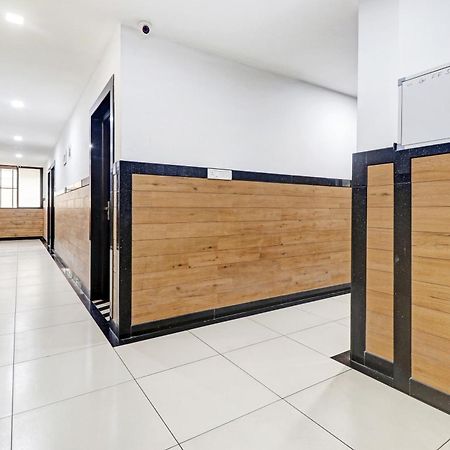 Oyo Townhouse 595 Majestic Inn Kochi Екстериор снимка