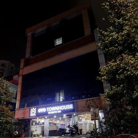 Oyo Townhouse 595 Majestic Inn Kochi Екстериор снимка