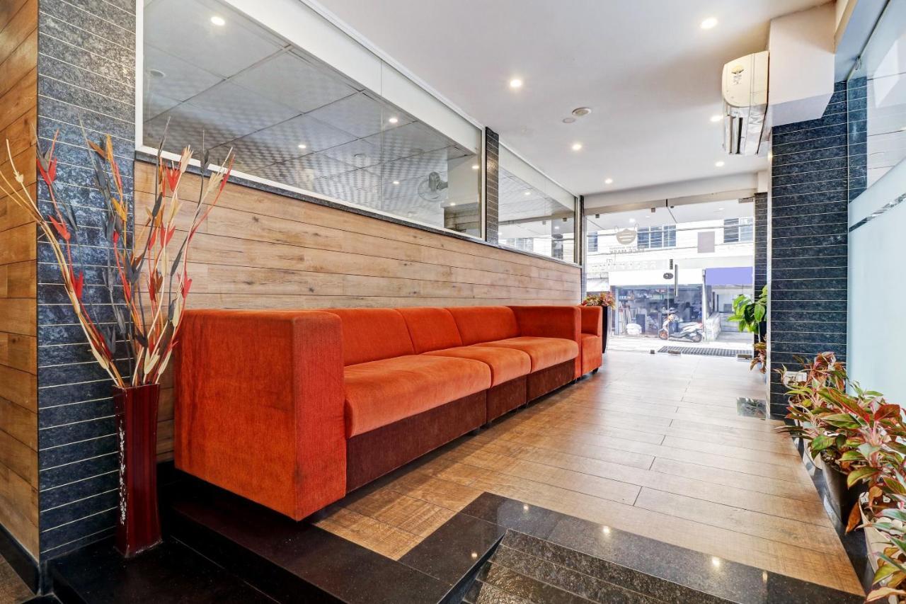 Oyo Townhouse 595 Majestic Inn Kochi Екстериор снимка