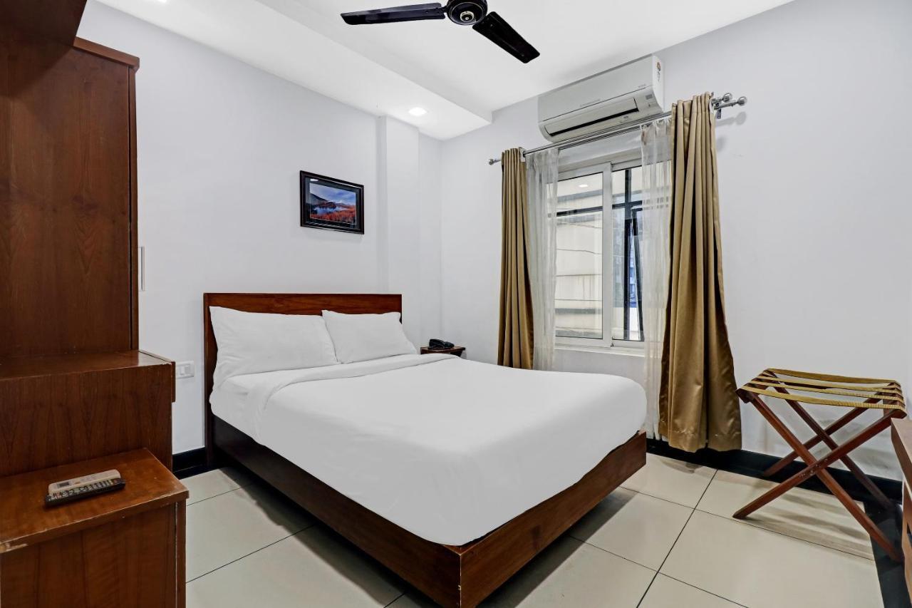 Oyo Townhouse 595 Majestic Inn Kochi Екстериор снимка