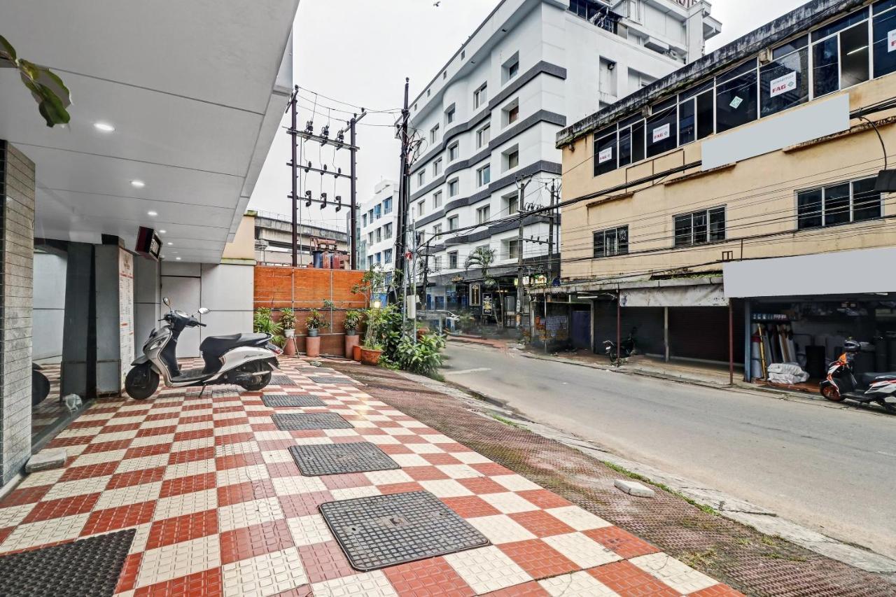 Oyo Townhouse 595 Majestic Inn Kochi Екстериор снимка