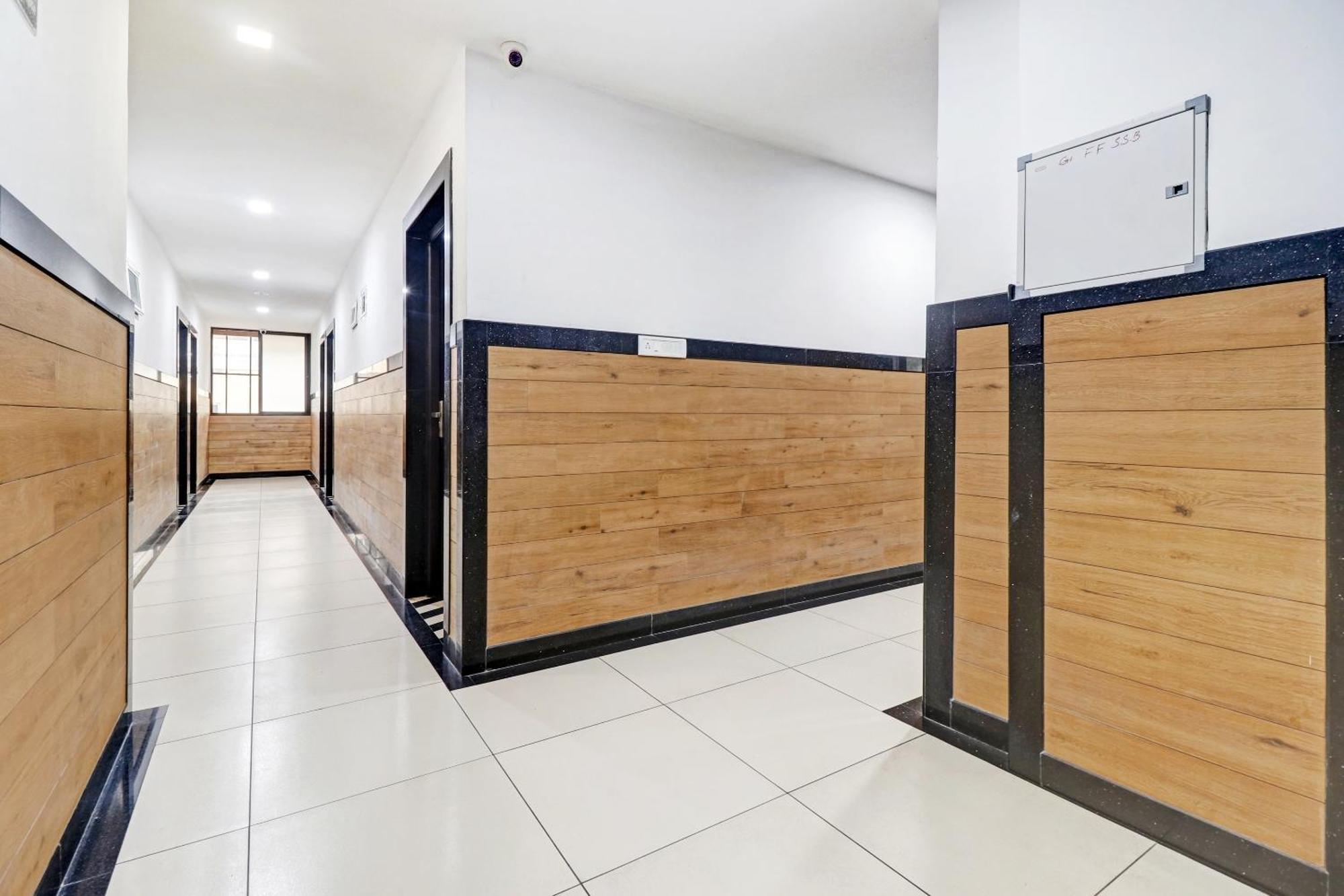 Oyo Townhouse 595 Majestic Inn Kochi Екстериор снимка