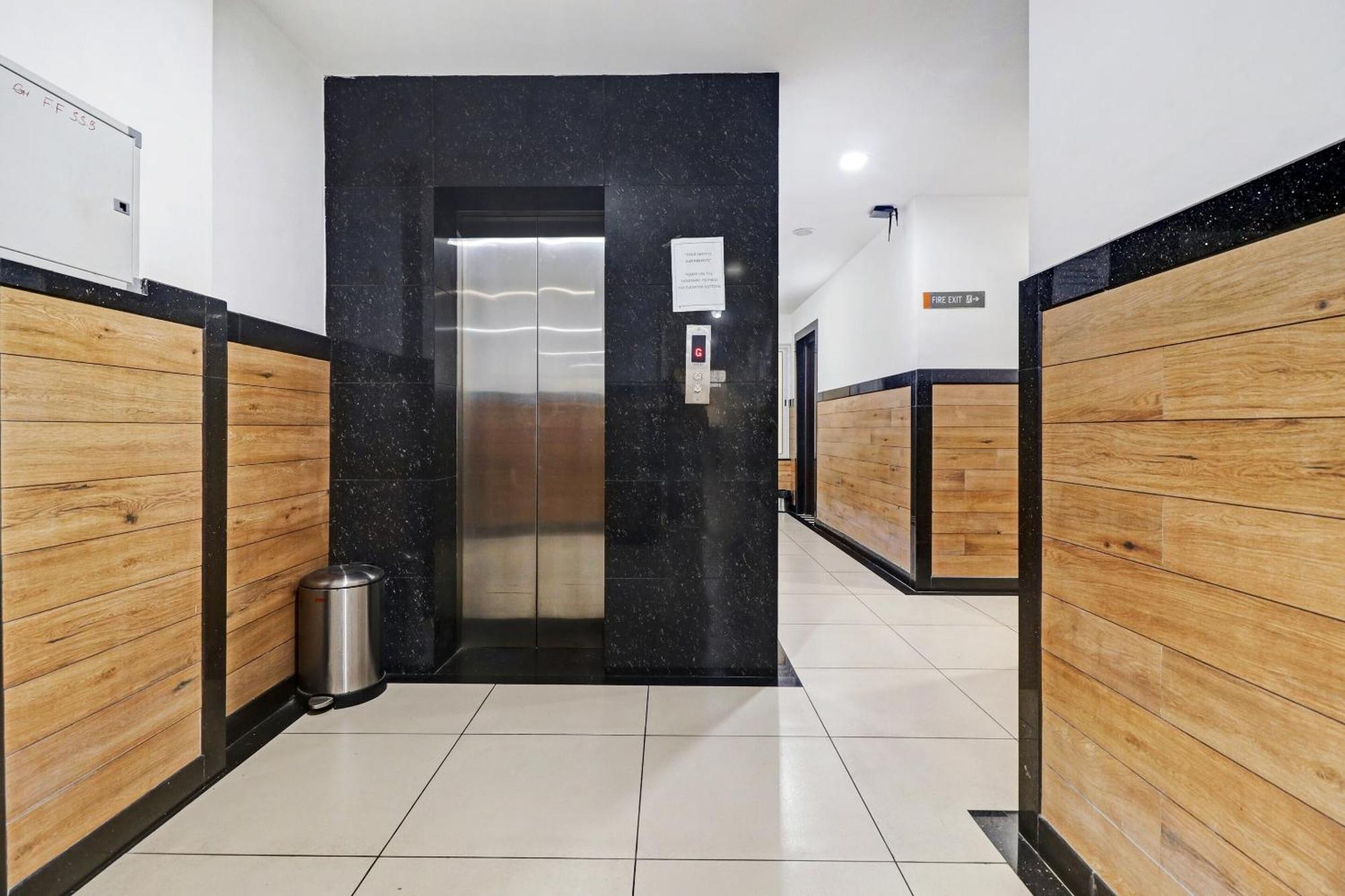 Oyo Townhouse 595 Majestic Inn Kochi Екстериор снимка