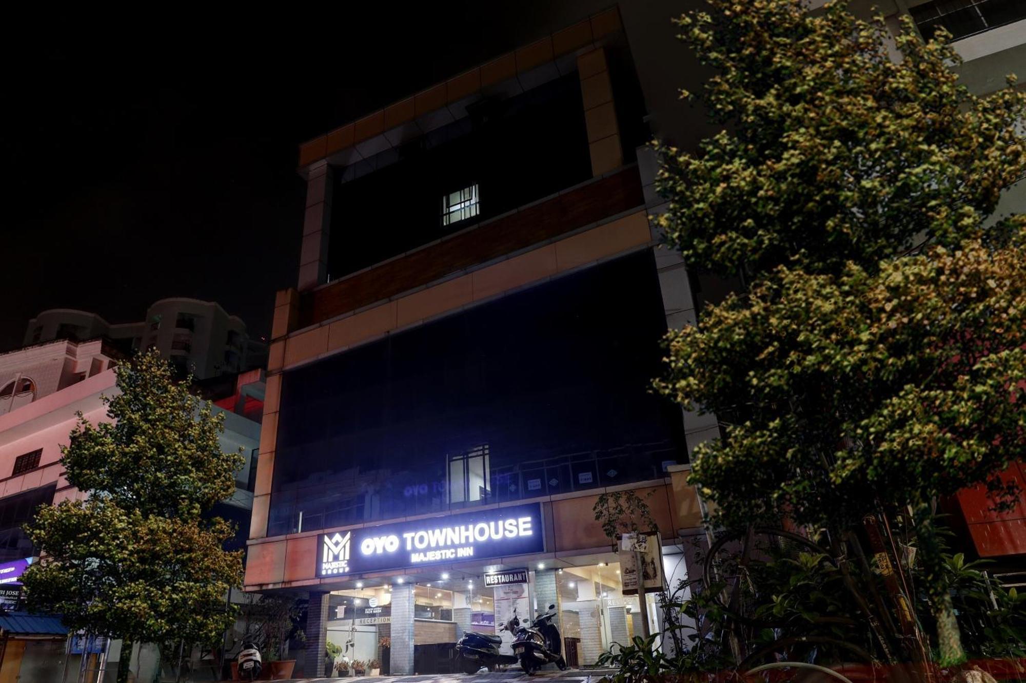 Oyo Townhouse 595 Majestic Inn Kochi Екстериор снимка